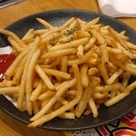 鉄板酒場 鐵一 赤羽店 - ポテト：細めでサクサク