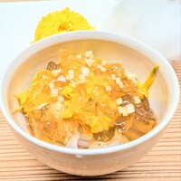 徳ㇵ本也 - 茄子素麺 北海道の雲丹 なめこ　剣先いか