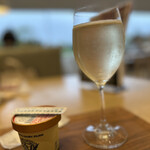 The Cafe＆Gift - 並々と注いでくれたワイン500円！　とアイス