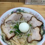 中華そば波 - 麺、スープ、チャーシュー、ゆで卵。四味一体の完璧なラーメン！