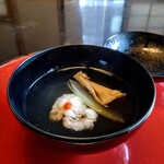 神楽坂 前田 - お椀　鱧と半田冬瓜と舞茸のお椀