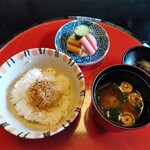 神楽坂 前田 - 食事　ちりめん山椒　赤だし　香の