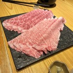 スギモト - 手前が松坂、奥が黒毛和牛ですが、霜の入り方が松坂は別格と思います。