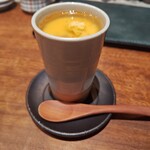 なきざかな - お通しの茶碗蒸し。鮭やカボチャが入っていて餡の出汁も美味しいです。