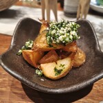 なきざかな - 青のりの乗ったポテトフライ