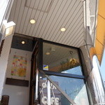 フェイス - 二階へ階段を上ります