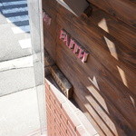 フェイス - 階段下を見下ろした風景