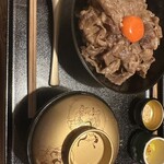 和牛専門 牛めし 前田優 - 