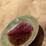 鮨 若尊 - 紫蘇の実がアクセント