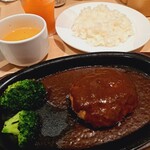 ガスト - 料理写真:ガストフィットメニュー3品セレクト(990円) チーズINハンバーグ&ライス&スープバー