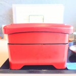 うな賀 - 二段重での提供です。