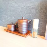 うな賀 - 卓上常備。