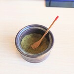 うな賀 - 卓上常備の"山椒"。