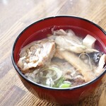 フラミンゴ - サービスのあら汁  出汁が出ていておいし〜♪