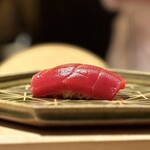 鮨 若尊 - 赤身の漬け