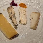 レ セゾン - 左から、コンテ、ロックフォール、ブリー、山羊乳（￥２４００）