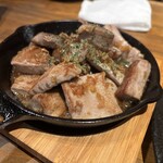 まぐろLabo - ほほ肉ステーキ