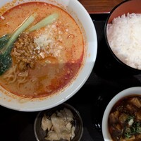 海皇 大阪堂島店 - 担々麵とミニ麻婆豆腐
