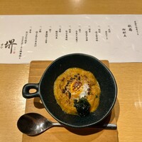 すし 堺 - 2.少量のご飯の上にウニとウズラの卵乗せ