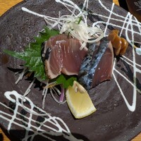 ダイナミックキッチン＆バー 響  新宿サザンタワー店 - カツオのたたき