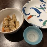 飲過量謙信 - 牛蒡、蓮根、人参の胡麻和えがつきだし