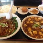 台湾料理 百味鮮 - 2014.10.28  日替わりランチ☆  700円 （台湾ラーメン、麻婆豆腐、ライス、一品、漬物、杏仁豆腐）