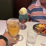 食堂車レストラン 黄昏号 - クリイムソーダ東雲、リンゴジュース