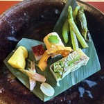 319865695 - 盛り合わせ　猪肉と野菜のテリーヌ　蔓紫　アスパラガス　万願寺とうがらし　小菊南瓜　玉子　インカの目覚め　茗荷　玉ねぎ