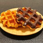 マネケン　広島ミナモア店 - プレーン、チョコレート