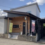 nao coffee - 福井市町屋の住宅街にひっそりと佇む、テイクアウト専門の自家焙煎コーヒーショップ「nao coffee」さん。