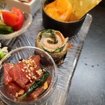 ポチの家 - びんちょうまぐろと金時草ニンニク醤油 さんま生姜焼き