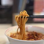 蒙古タンメン中本 - スープに潜らせた麵