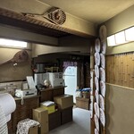 西陣 鳥岩楼 - 上七軒の芸妓さんのうちわが飾ってある