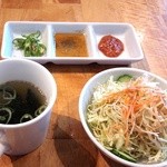Shounan Nikudonya - サラダ、スープ、つけだれ