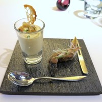 メイ - アミューズ
                味来のムース
                稚鮎、梅肉と苺のムース