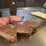 鉄板 暖 - 食欲をそそる焼き色