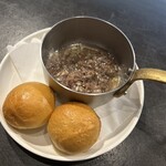 鉄板 暖 - コンビーフオイルをパンで