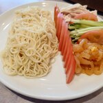 清香園 - 棒棒鶏冷麺 1,250円、麺アップ