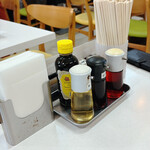 中華麺キッチン まくり - 卓上調味料