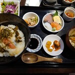 馬刺し もつ鍋 焔田 - 日替わり（メインが明太子とろろ丼、ちょい刺身）