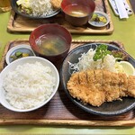 山路 - ロースかつ定食　2025年9月時点で880円と驚き価格