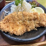 山路 - ロースかつ　デカいです。