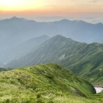 いろり　じねん - 越後三山の朝焼け