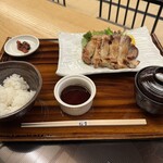 すき焼き 牛しゃぶ 松重 - 鶏の照り焼き定食