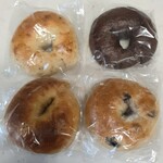 るぅた - ベーグル　各200円税込　バジル、カフェオレ、チョコ、ブルーベリー