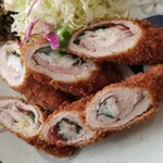 ひかり食堂 - ヒレカツに見える