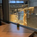 チャイナルーム - 半個室からの眺め　ヒルズのウエストウォークの吹抜けです　真向かいはダルマット