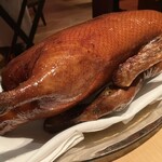 チャイナルーム - 北京ダックプレゼン　目の前でカットしてくれます