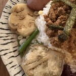 狛犬 hug me - 和出汁ぶっかけ山椒豚キーマ、ライスL