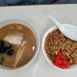 大貫本店 - ハーフ中華そば+やきめしミニ